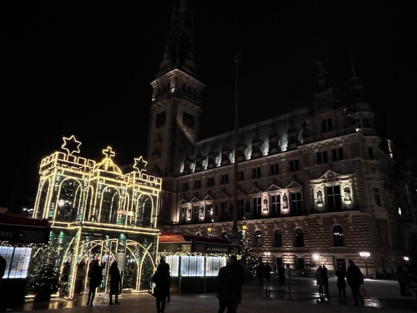 historische Weihnachtsmarkt auf dem Rathausmarkt