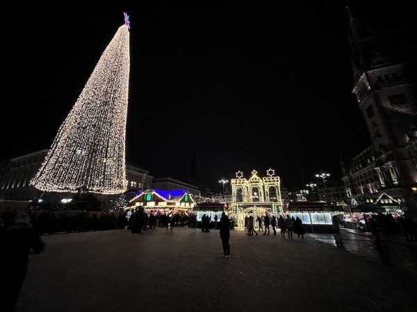 historische Weihnachtsmarkt auf dem Rathausmarkt