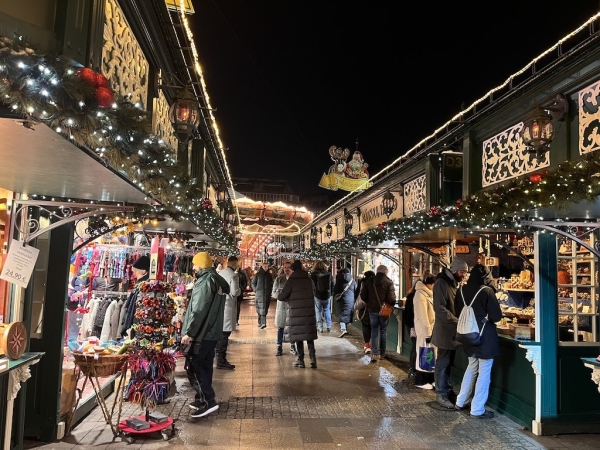 historische Weihnachtsmarkt auf dem Rathausmarkt